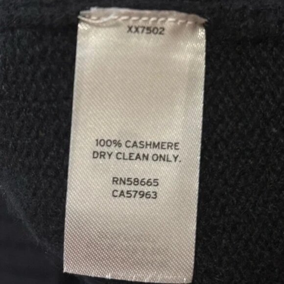 SIGNATURE BY NORDSTROM - 100% Cashmere Turtle Neck Sweater Cream & Black - Picture 7 of 7